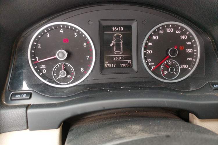 Used Volkswagen Tiguan 2015 1.8TSI Manual Two-Wheel Drive Fashion Edition Odometer Close Up