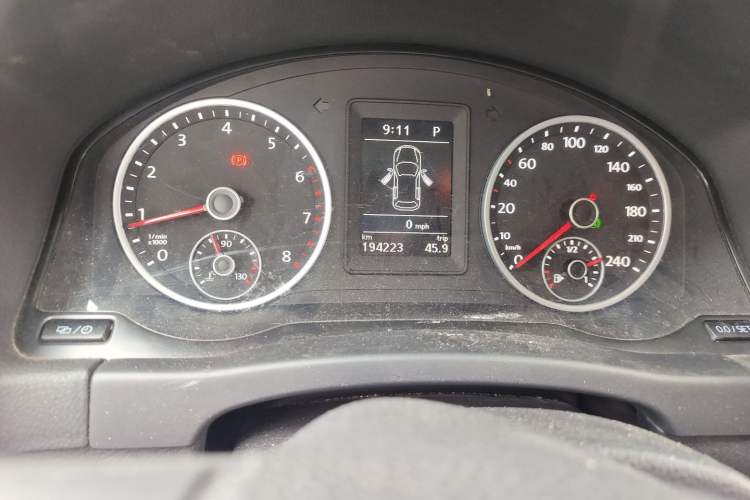 Used Volkswagen Tiguan 2015 1.8TSI Automatic Two-Wheel Drive Comfort Edition Odometer Close Up