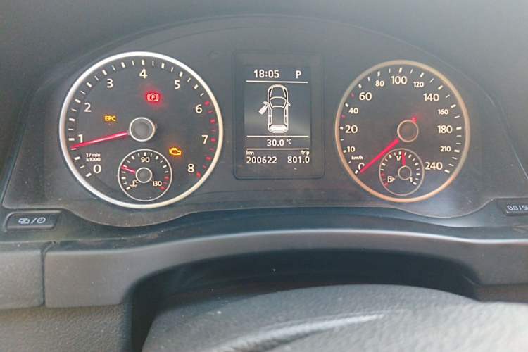 Used Volkswagen Tiguan 2015 1.8TSI Automatic Two-Wheel Drive Comfort Edition Odometer Close Up