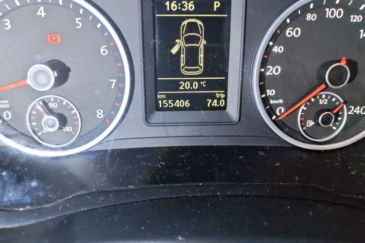 Used Volkswagen Tiguan 2015 1.8TSI Automatic Two-Wheel Drive Comfort Edition Odometer Close Up