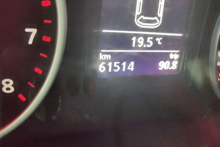 Used Volkswagen Tiguan 2015 1.8TSI Automatic Two-Wheel Drive Trend Edition Odometer Close Up