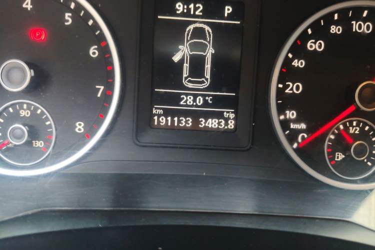 Used Volkswagen Tiguan 2015 1.8TSI Automatic Two-Wheel Drive Trend Edition Odometer Close Up