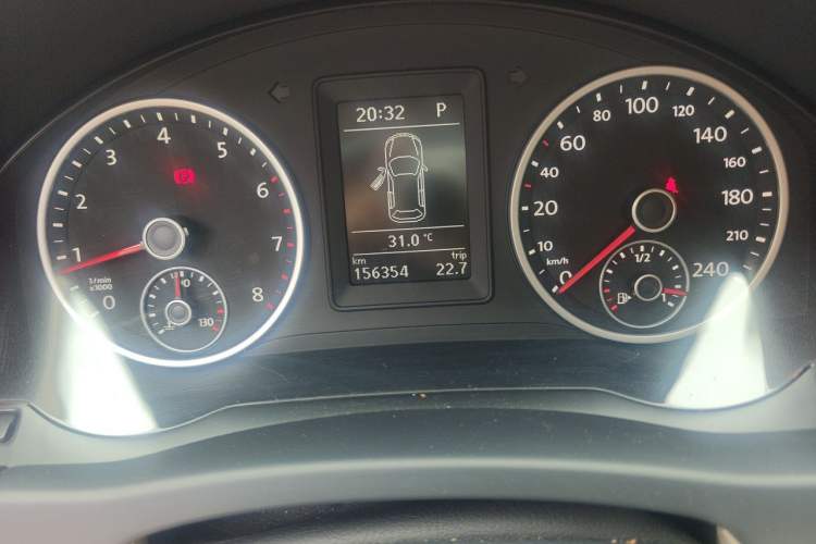 Used Volkswagen Tiguan 2015 1.8TSI Automatic Two-Wheel Drive Comfort Edition Odometer Close Up