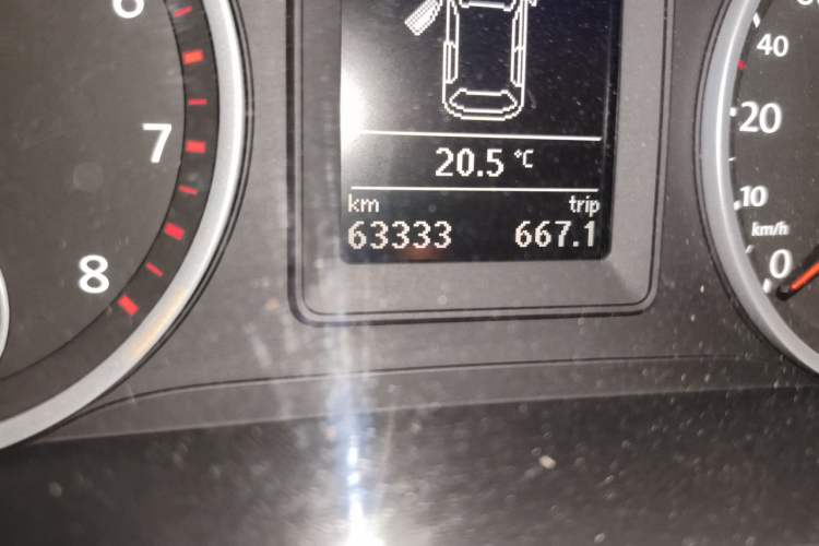 Used Volkswagen Tiguan 2015 1.8TSI Automatic Two-Wheel Drive Comfort Edition Odometer Close Up