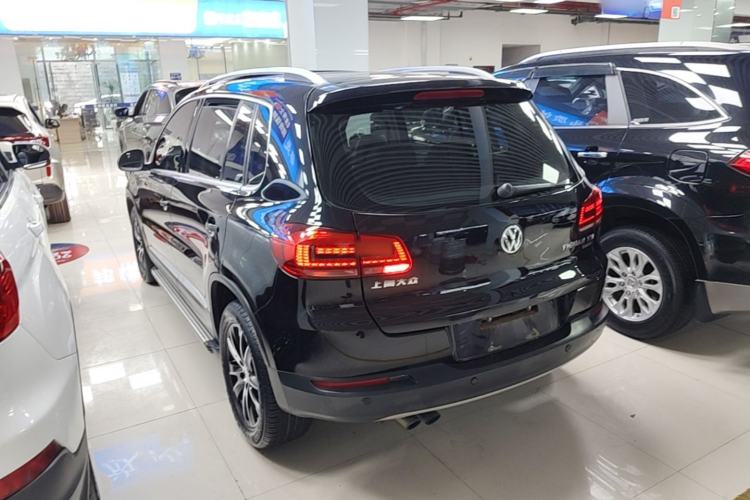 Used Volkswagen Tiguan 2015 1.8TSI Automatic All-Wheel-Drive Luxury Model Rear Left 45 Deg