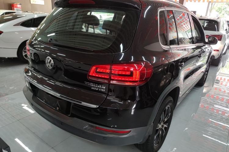 Used Volkswagen Tiguan 2015 1.8TSI Automatic Two-Wheel Drive Luxury Model Rear Right 45 Deg