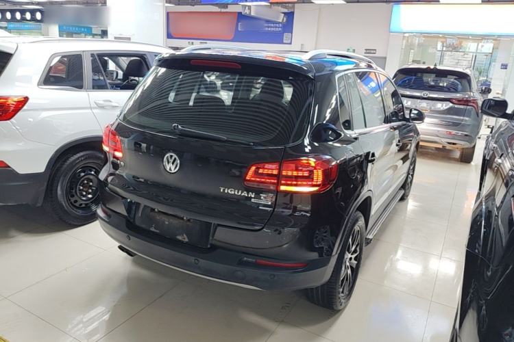 Used Volkswagen Tiguan 2015 1.8TSI Automatic All-Wheel-Drive Luxury Model Rear Right 45 Deg