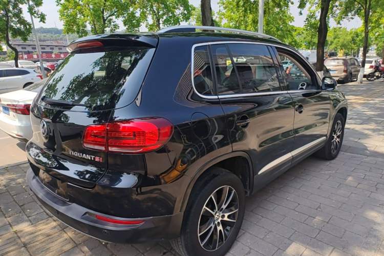 Used Volkswagen Tiguan 2015 1.8TSI Automatic Two-Wheel Drive Luxury Model Rear Right 45 Deg
