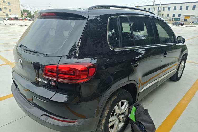 Used Volkswagen Tiguan 2015 1.8TSI Automatic Two-Wheel Drive Trend Edition Rear Right 45 Deg