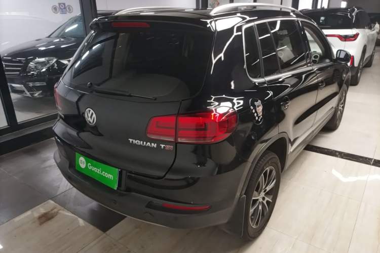 Used Volkswagen Tiguan 2015 1.8TSI Automatic Two-Wheel Drive Luxury Model Rear Right 45 Deg