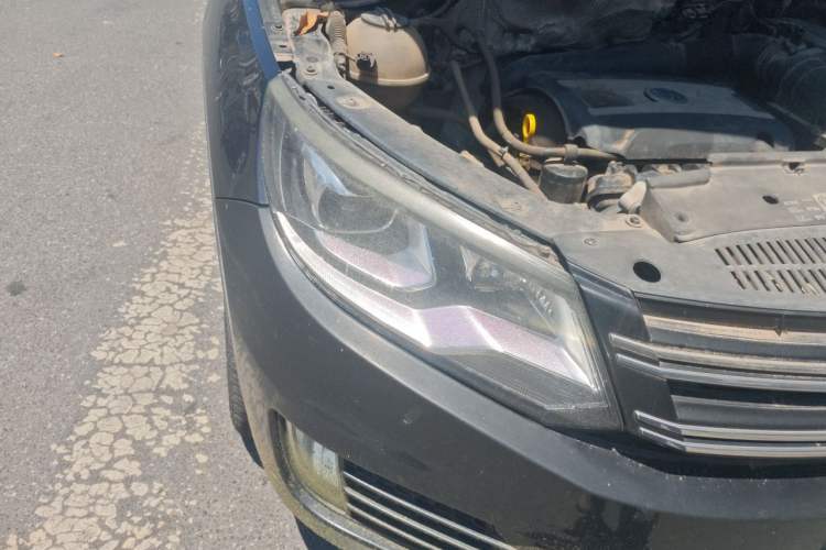 Used Volkswagen Tiguan 2015 1.8TSI Automatic All-Wheel Drive Style Vision Edition Right Front Headlight