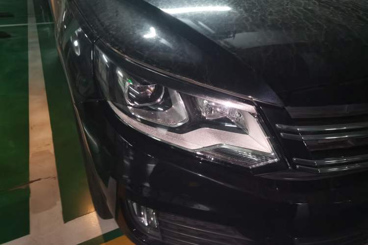Used Volkswagen Tiguan 2015 1.8TSI Automatic Two-Wheel Drive Comfort Edition Right Front Headlight