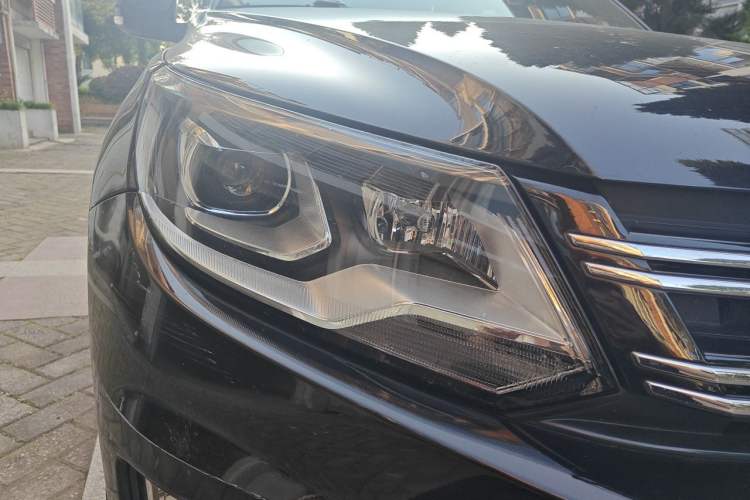 Used Volkswagen Tiguan 2015 1.8TSI Automatic Two-Wheel Drive Luxury Model Right Front Headlight