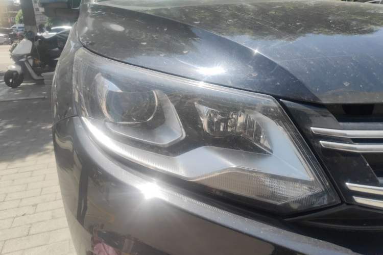 Used Volkswagen Tiguan 2015 1.8TSI Automatic Two-Wheel Drive Luxury Model Right Front Headlight
