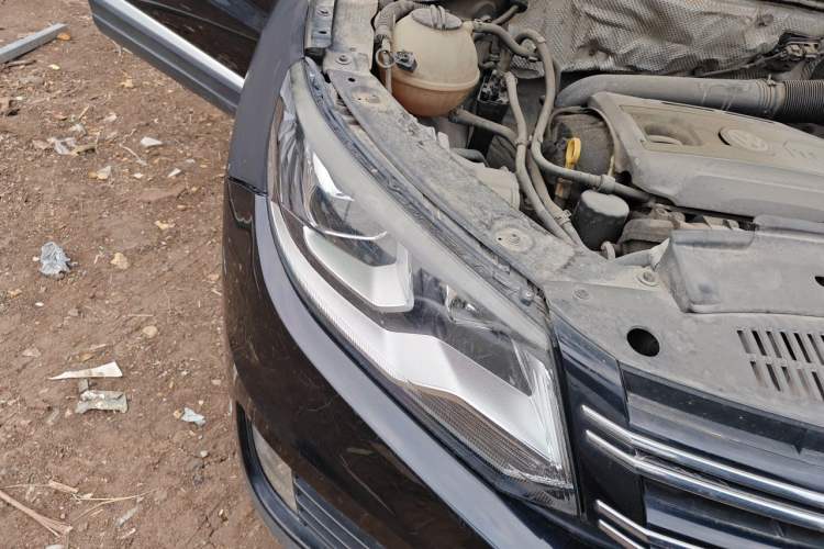 Used Volkswagen Tiguan 2015 1.8TSI Automatic Two-Wheel Drive Luxury Model Right Front Headlight