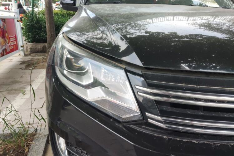 Used Volkswagen Tiguan 2015 1.8TSI Manual Two-Wheel-Drive Limited Edition Right Front Headlight