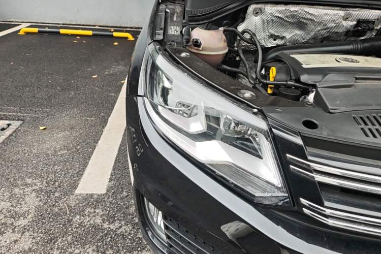 Used Volkswagen Tiguan 2015 1.8TSI Automatic Two-Wheel Drive Trend Edition Right Front Headlight