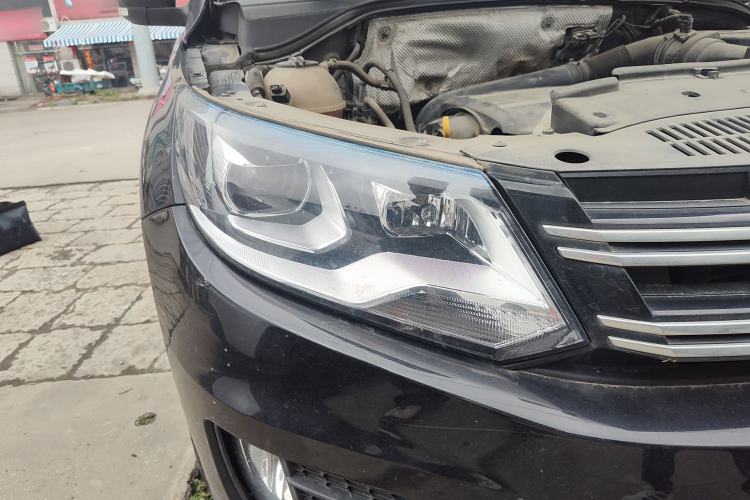 Used Volkswagen Tiguan 2015 1.8TSI Automatic Two-Wheel Drive Luxury Model Right Front Headlight