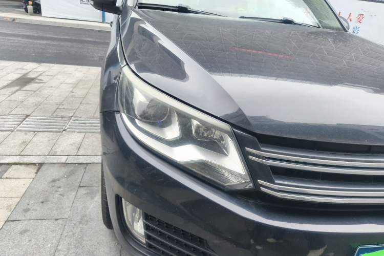 Used Volkswagen Tiguan 2015 1.8TSI Automatic Two-Wheel Drive Luxury Model Right Front Headlight
