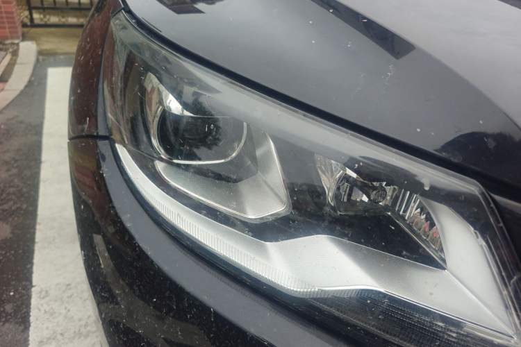 Used Volkswagen Tiguan 2015 1.8TSI Automatic Two-Wheel Drive Comfort Edition Right Front Headlight