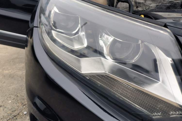 Used Volkswagen Tiguan 2015 2.0 TSI Comfort Edition Right Front Headlight