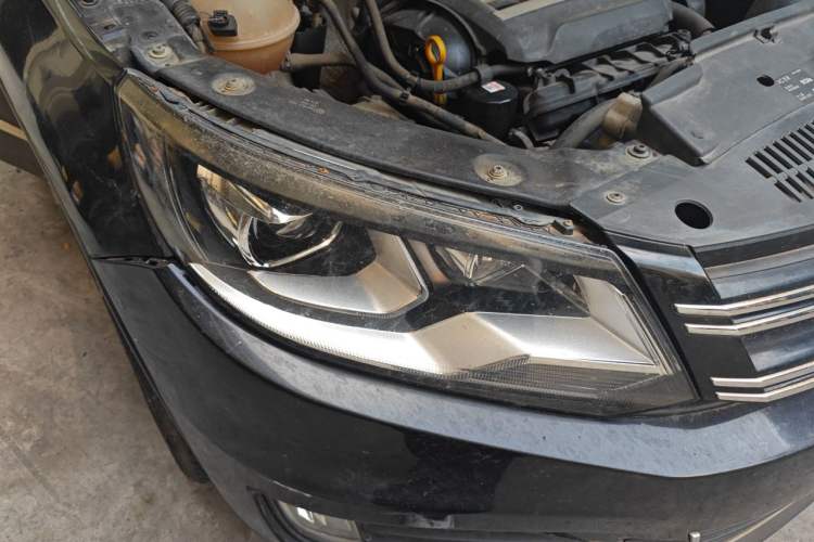Used Volkswagen Tiguan 2015 1.8TSI Automatic Two-Wheel Drive Luxury Model Right Front Headlight