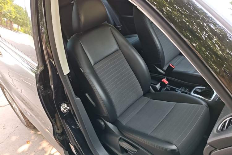 Used Volkswagen Tiguan 2015 1.8TSI Automatic Two-Wheel Drive Trend Edition Right Front Seat
