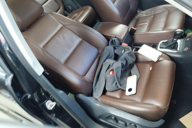 Used Volkswagen Tiguan 2015 1.8TSI Automatic All-Wheel-Drive Luxury Model Right Front Seat