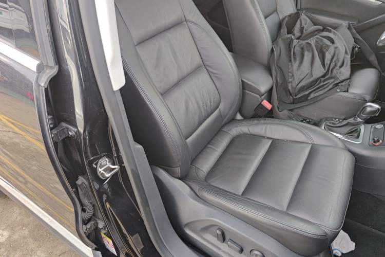 Used Volkswagen Tiguan 2015 1.8TSI Automatic Two-Wheel Drive Luxury Model Right Front Seat