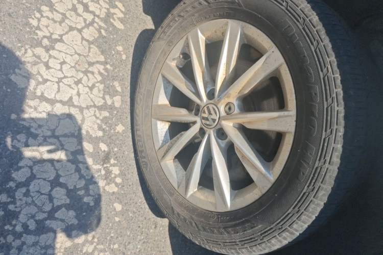 Used Volkswagen Tiguan 2015 1.8TSI Automatic All-Wheel Drive Style Vision Edition Right Front Wheel Hub