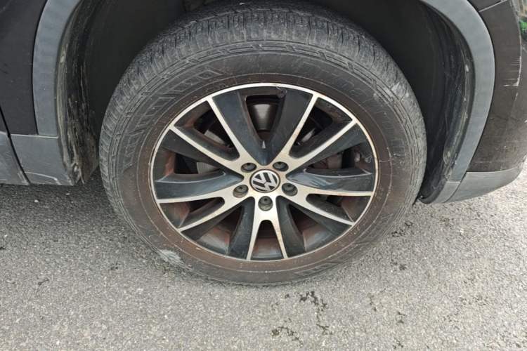 Used Volkswagen Tiguan 2015 1.8TSI Automatic All-Wheel-Drive Luxury Model Right Front Wheel Hub