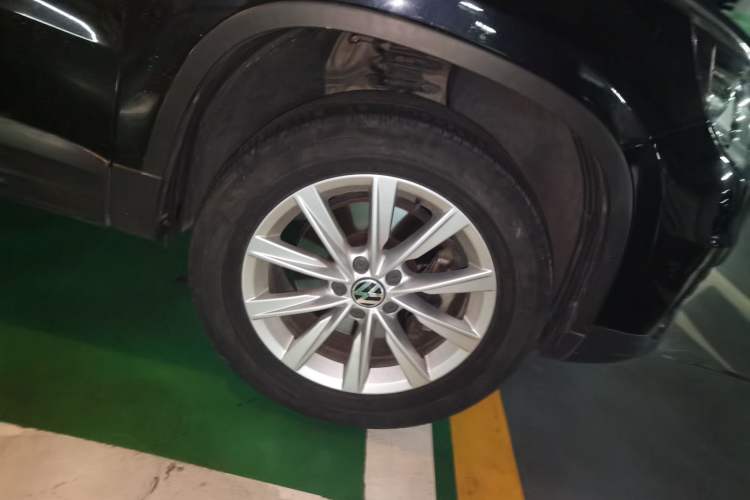 Used Volkswagen Tiguan 2015 1.8TSI Automatic Two-Wheel Drive Comfort Edition Right Front Wheel Hub