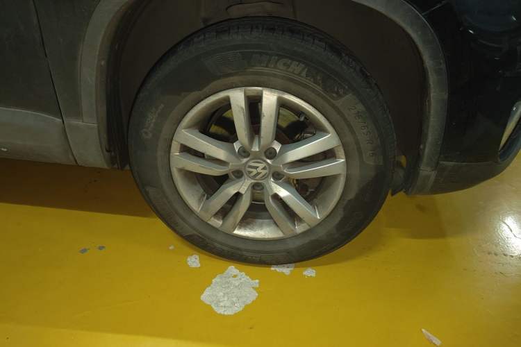 Used Volkswagen Tiguan 2015 1.8TSI Automatic Two-Wheel Drive Trend Edition Right Front Wheel Hub