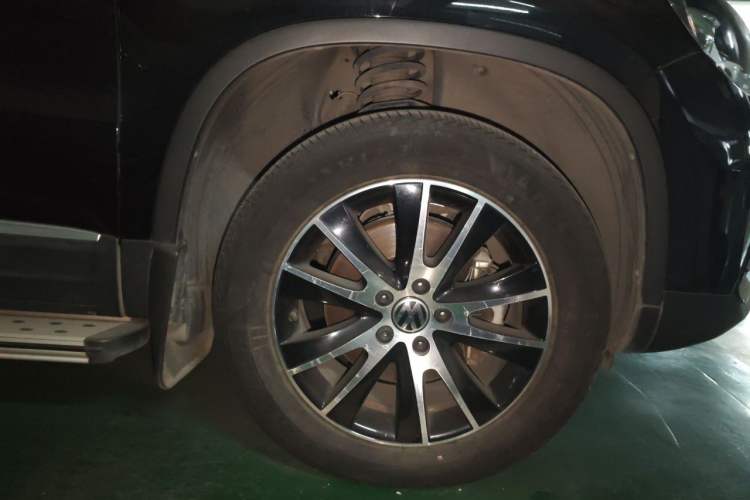 Used Volkswagen Tiguan 2015 1.8TSI Automatic Two-Wheel Drive Luxury Model Right Front Wheel Hub