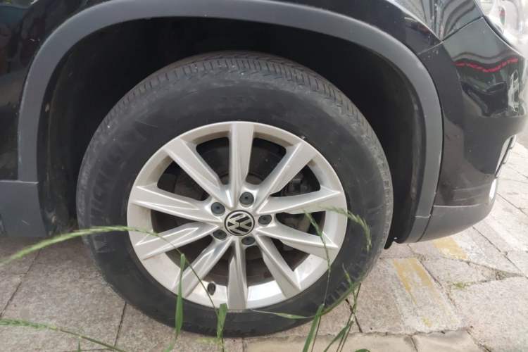 Used Volkswagen Tiguan 2015 1.8TSI Manual Two-Wheel-Drive Limited Edition Right Front Wheel Hub
