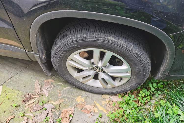 Used Volkswagen Tiguan 2015 1.8TSI Automatic Two-Wheel Drive Trend Edition Right Front Wheel Hub