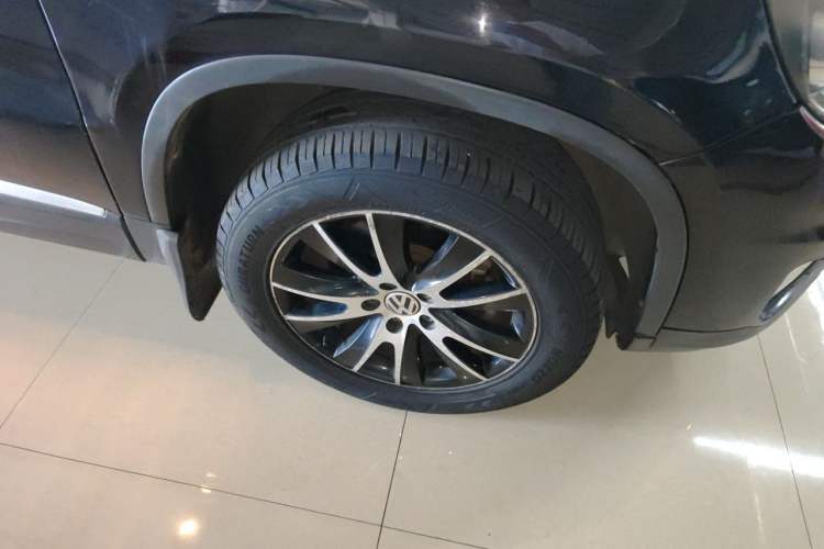 Used Volkswagen Tiguan 2015 1.8TSI Automatic Two-Wheel Drive Luxury Model Right Front Wheel Hub