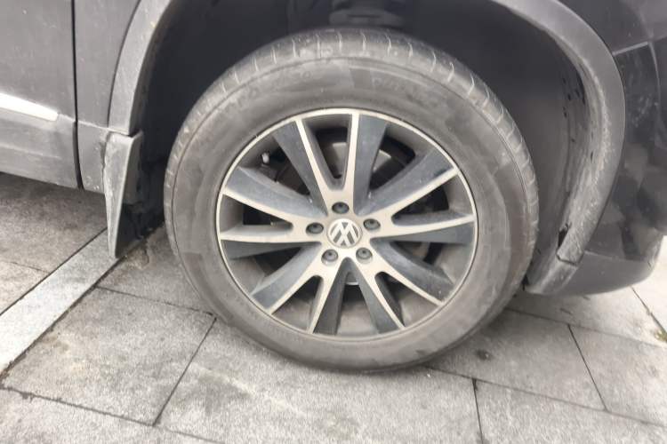 Used Volkswagen Tiguan 2015 1.8TSI Automatic Two-Wheel Drive Luxury Model Right Front Wheel Hub