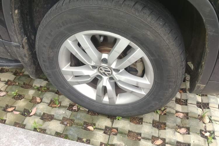 Used Volkswagen Tiguan 2015 1.8TSI Automatic Two-Wheel Drive Trend Edition Right Front Wheel Hub