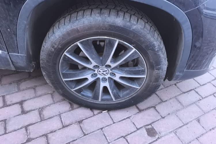 Used Volkswagen Tiguan 2015 1.8TSI Automatic All-Wheel-Drive Luxury Model Right Front Wheel Hub
