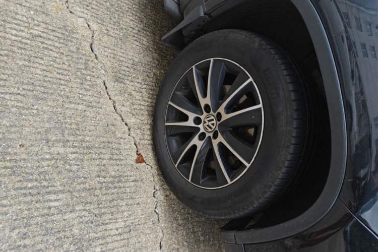 Used Volkswagen Tiguan 2015 1.8TSI Automatic Two-Wheel Drive Luxury Model Right Front Wheel Hub