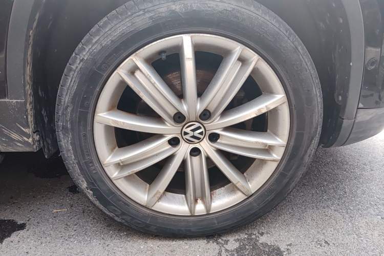 Used Volkswagen Tiguan 2015 2.0 TSI Automatic All-Wheel Drive Flagship Edition Right Front Wheel Hub