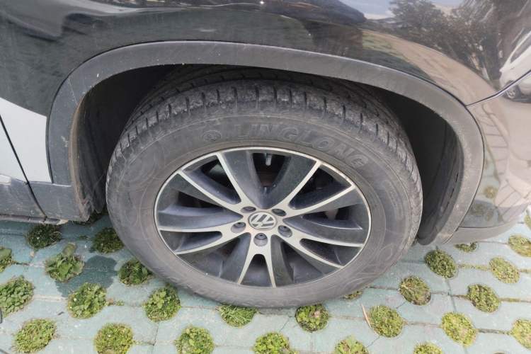 Used Volkswagen Tiguan 2015 1.8TSI Automatic All-Wheel-Drive Luxury Model Right Front Wheel Hub