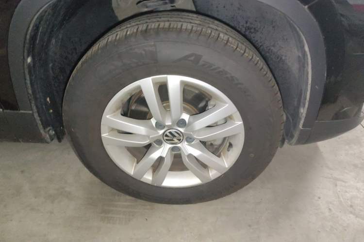 Used Volkswagen Tiguan 2015 1.8TSI Automatic Two-Wheel Drive Trend Edition Right Front Wheel Hub