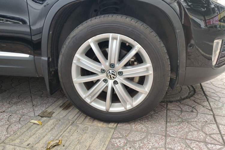 Used Volkswagen Tiguan 2015 2.0 TSI Automatic All-Wheel Drive Flagship Edition Right Front Wheel Hub