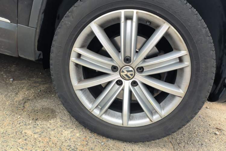 Used Volkswagen Tiguan 2015 2.0 TSI Comfort Edition Right Front Wheel Hub