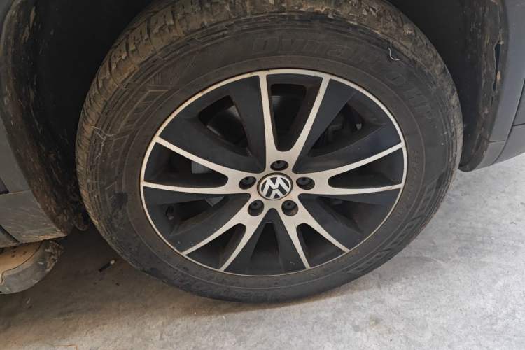 Used Volkswagen Tiguan 2015 1.8TSI Automatic Two-Wheel Drive Luxury Model Right Front Wheel Hub