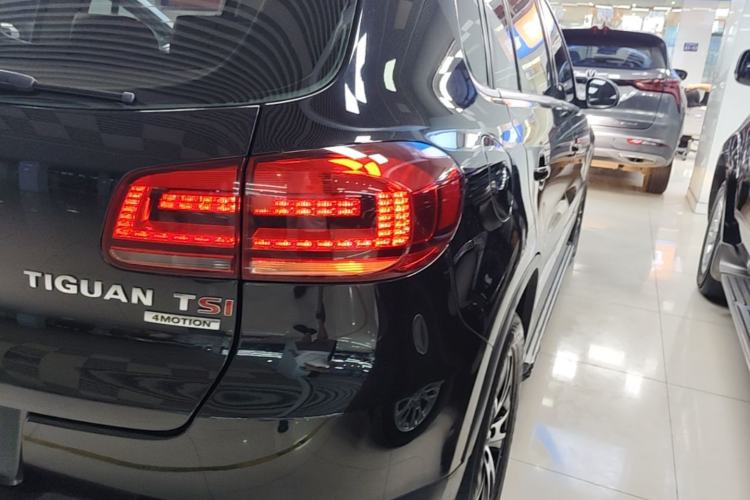 Used Volkswagen Tiguan 2015 1.8TSI Automatic All-Wheel-Drive Luxury Model Right Rear Taillight