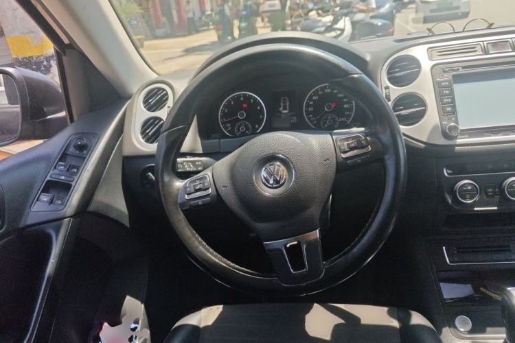 Used Volkswagen Tiguan 2015 1.8TSI Automatic All-Wheel Drive Style Vision Edition Steering Wheel