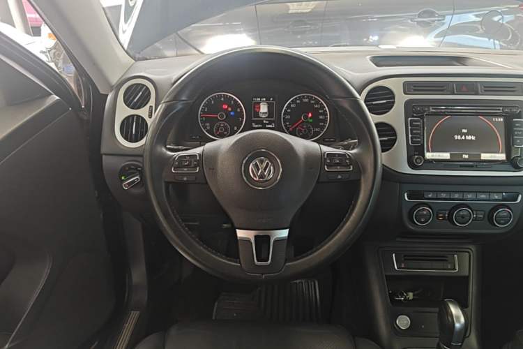 Used Volkswagen Tiguan 2015 1.8TSI Automatic Two-Wheel Drive Luxury Model Steering Wheel